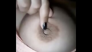 Desi girl showing her hot boos1