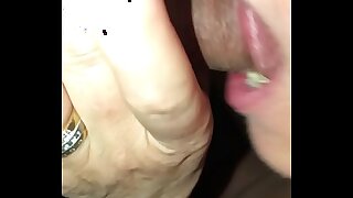 Slutwife loves sucking cock